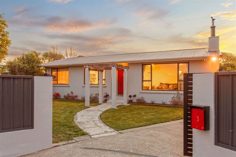 Photo of property in 3 Donnington Street, Parklands, Christchurch, 8083