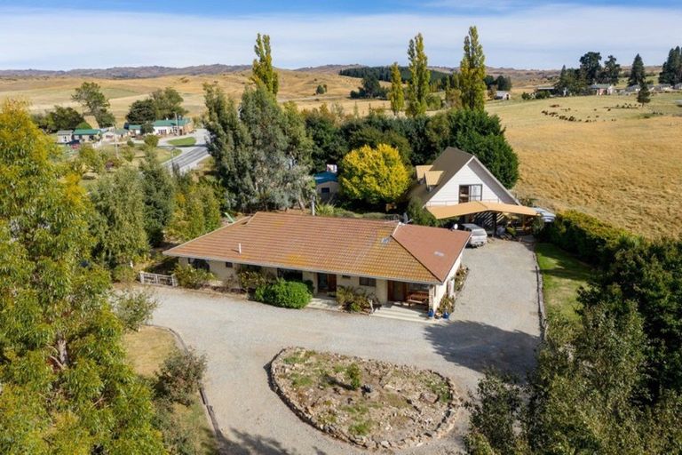 Photo of property in 7165 Wedderburn-becks Road, Wedderburn, Ranfurly, 9395