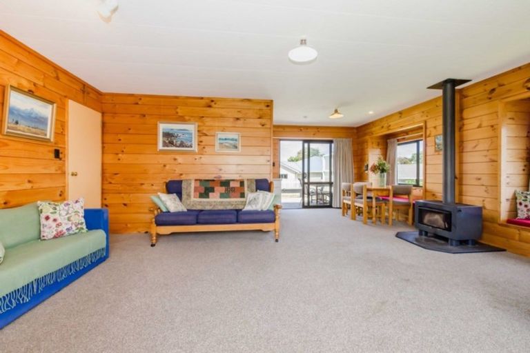 Photo of property in 6 Oratia Street, Waikanae Beach, Waikanae, 5036