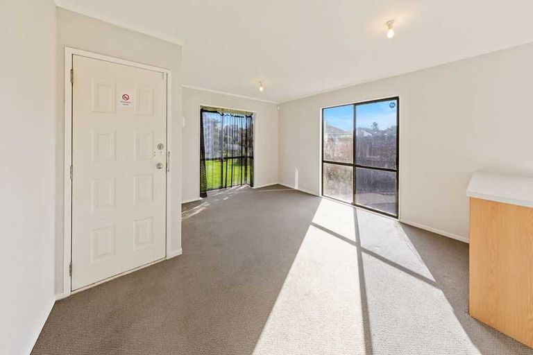 Photo of property in 34 Horlicks Place, Randwick Park, Auckland, 2105