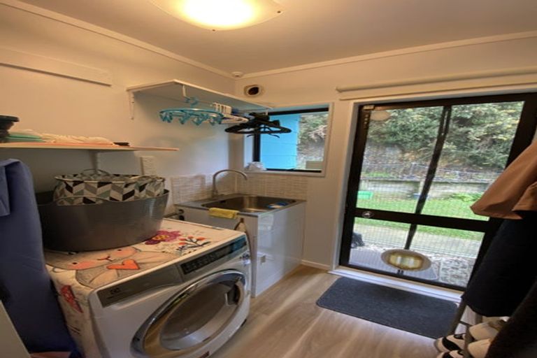 Photo of property in 33 Omapere Street, Whitby, Porirua, 5024