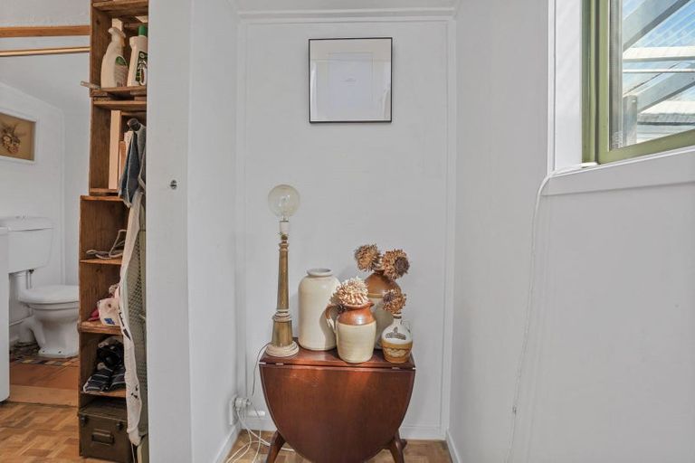 Photo of property in 84 Moncks Spur Road, Redcliffs, Christchurch, 8081