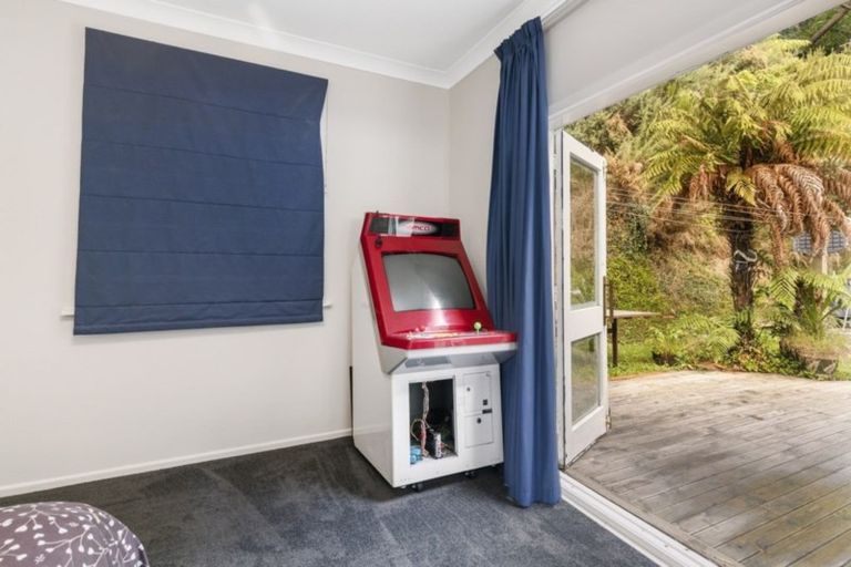 Photo of property in 16 August Street, Stokes Valley, Lower Hutt, 5019
