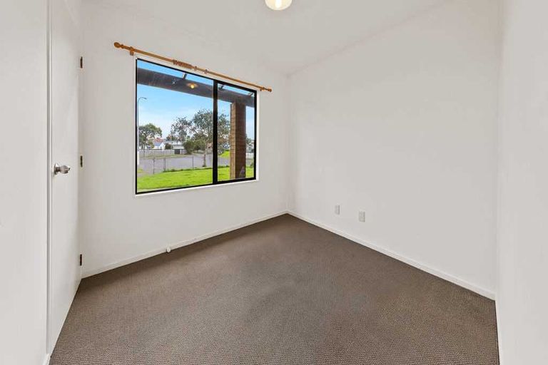Photo of property in 34 Horlicks Place, Randwick Park, Auckland, 2105