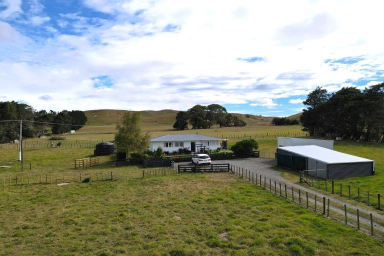 Photo of property in 881 Cowper Road, Dannevirke, 4976