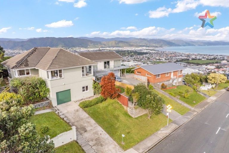 Photo of property in 102 Dowse Drive, Maungaraki, Lower Hutt, 5010