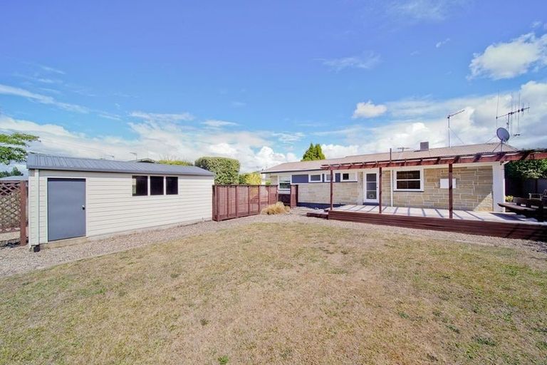 Photo of property in 8 Gwendoline Place, Glenview, Hamilton, 3206