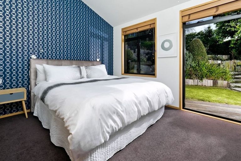 Photo of property in 18 Oakpark Place, West Harbour, Auckland, 0618