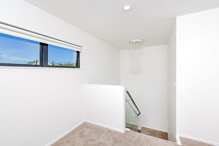 Photo of property in 127a Exmouth Road, Northcote, Auckland, 0627