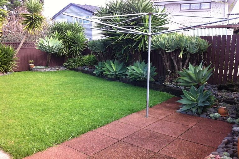 Photo of property in 1/8 Tina Place, Sunnyhills, Auckland, 2010