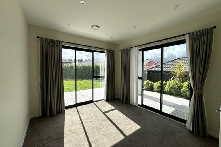 Photo of property in 17 Jane Maree Road, Kumeu, 0810