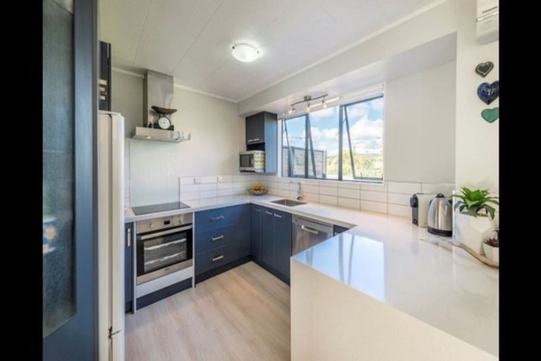 Photo of property in 3 Amberly Rise, Helensville, 0800