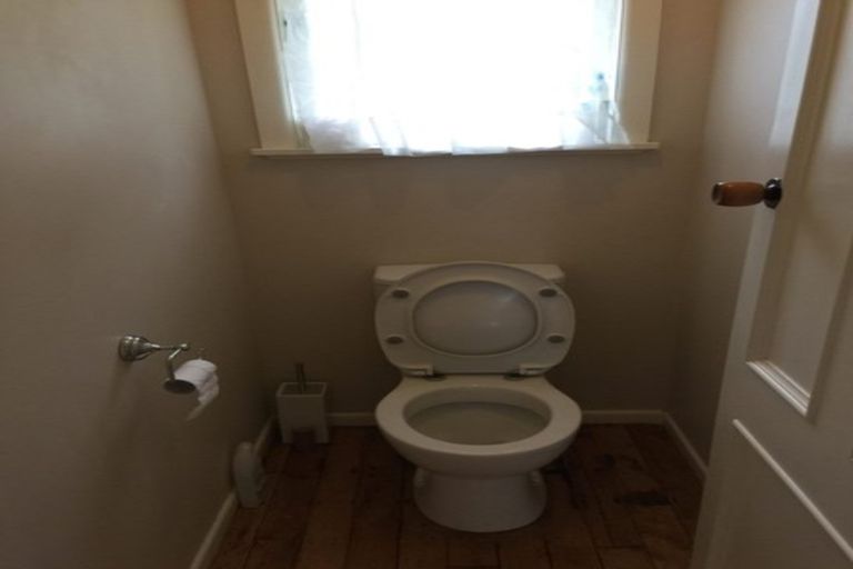 Photo of property in 3 La Trobe Street, Pakuranga Heights, Auckland, 2010