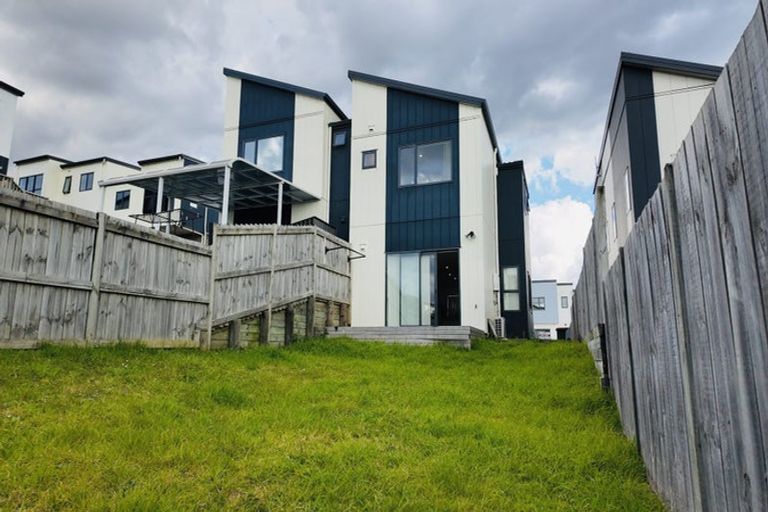Photo of property in 3b Putiputi Way, Papakura, 2110