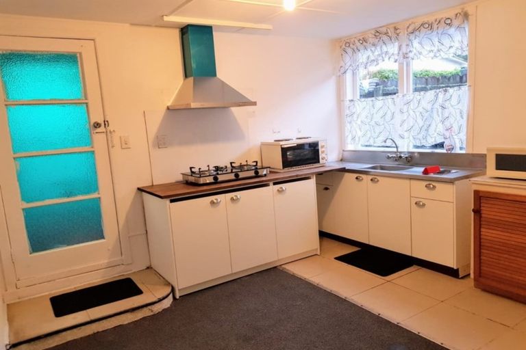 Photo of property in 16 Albert Road, Kelston, Auckland, 0602