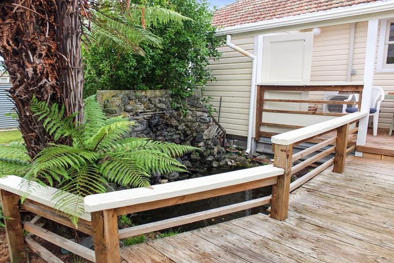 Photo of property in 10 Churchill Crescent, Foxton, 4814