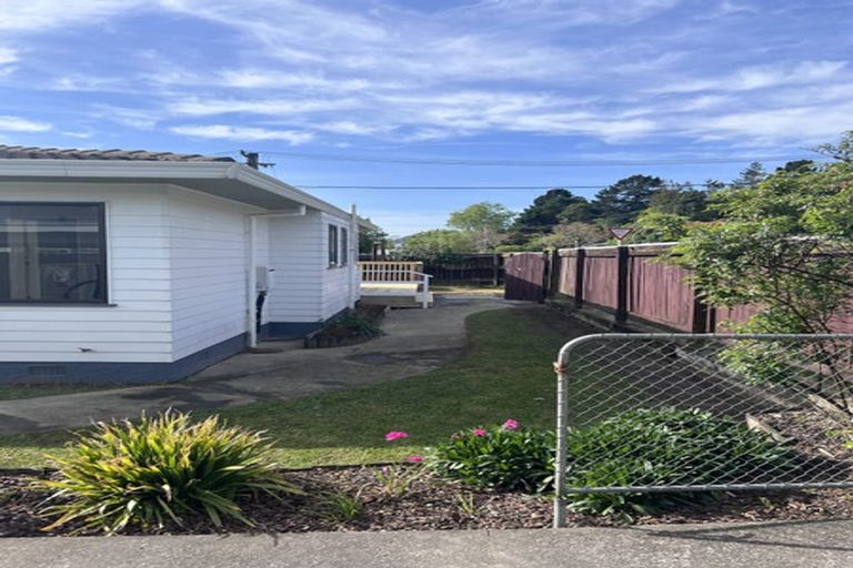 Photo of property in 12 Kennedy Grove, Stokes Valley, Lower Hutt, 5019