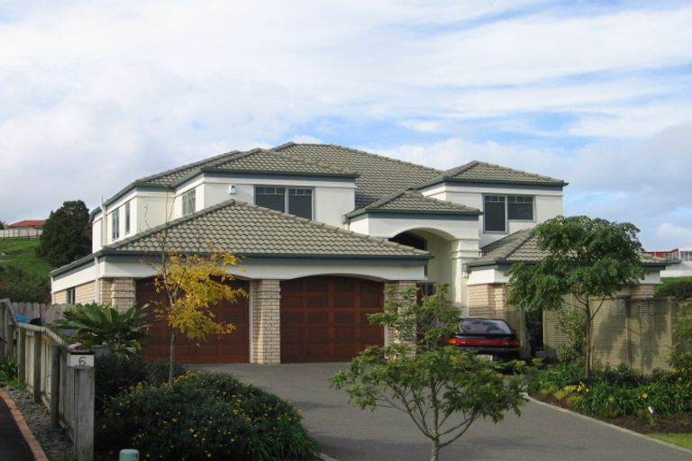 Photo of property in 8 Ramoana Mews, Shelly Park, Auckland, 2014