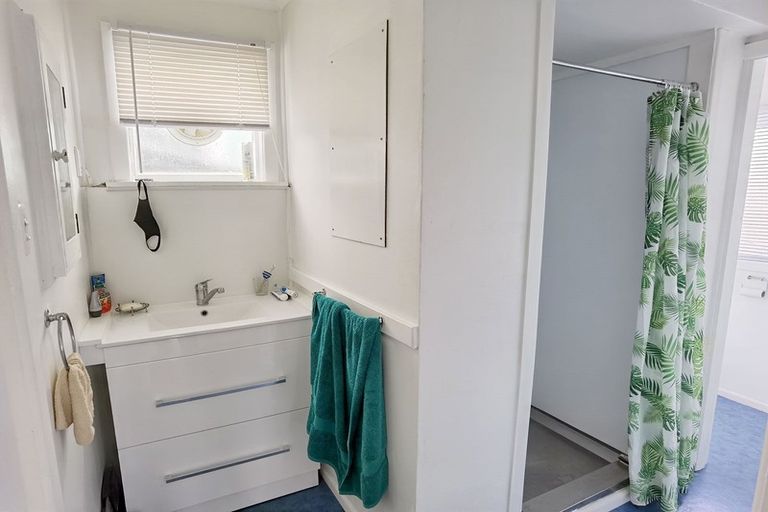 Photo of property in 47a Matai Road, Stanmore Bay, Whangaparaoa, 0932