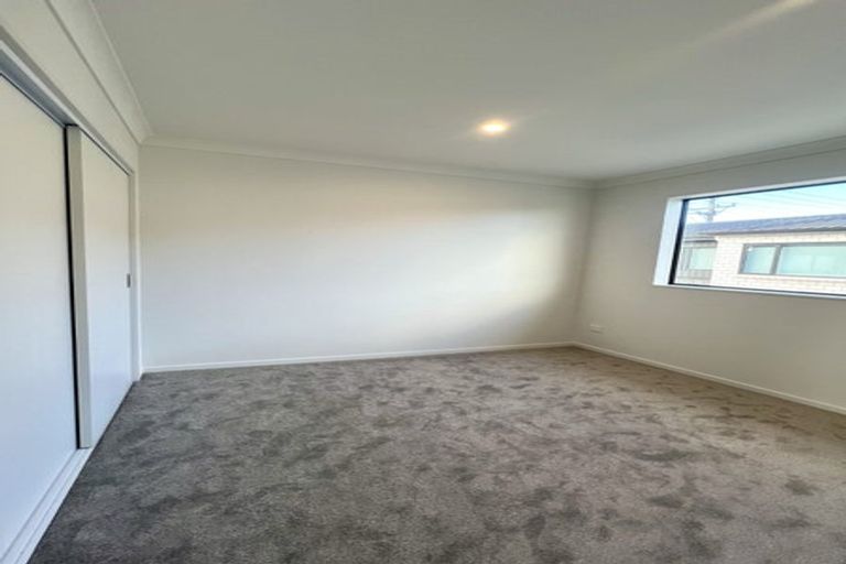 Photo of property in 71b Royal Road, Massey, Auckland, 0614