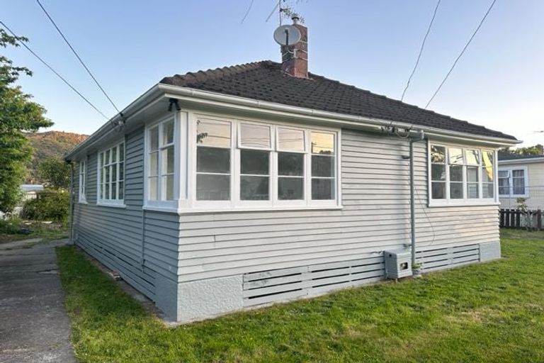 Photo of property in 24 Pearce Crescent, Taita, Lower Hutt, 5011