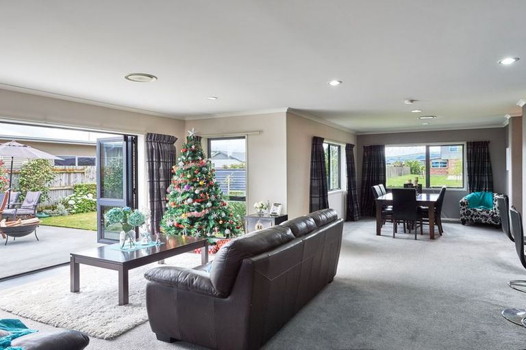 Photo of property in 27 Rodeo Drive, Kelvin Grove, Palmerston North, 4414