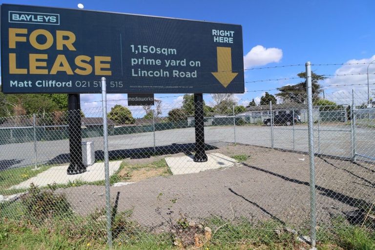 Photo of property in 320 Lincoln Road, Henderson, Auckland, 0610