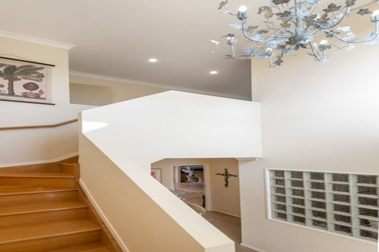 Photo of property in 3 Pounamu Place, Shelly Park, Auckland, 2014