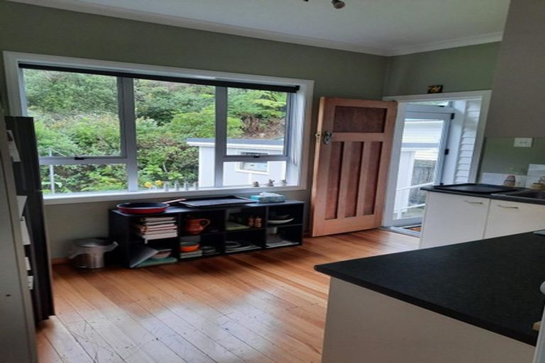 Photo of property in 30 Lincoln Avenue, Tawa, Wellington, 5028