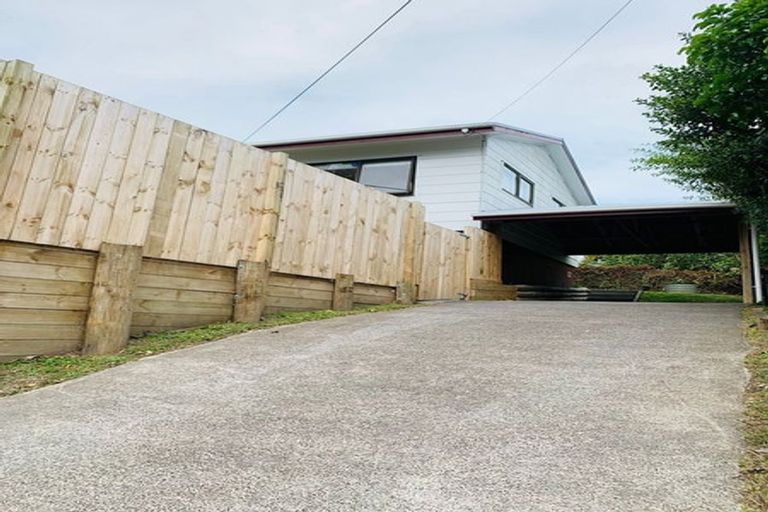 Photo of property in 2/72 Aeroview Drive, Beach Haven, Auckland, 0626