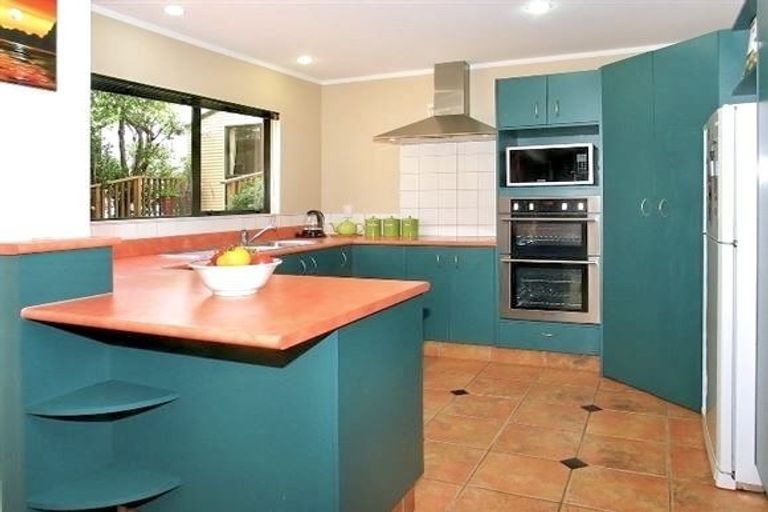Photo of property in 51 Sunrise Boulevard, Tawa, Wellington, 5028
