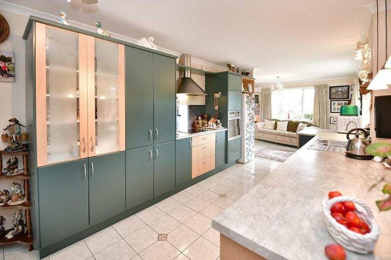 Photo of property in 29 Cabeleigh Drive, Helensville, 0800