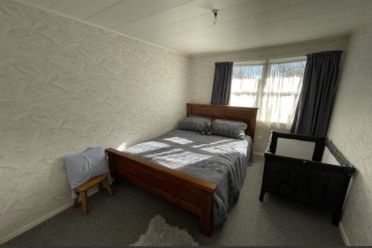 Photo of property in 1 Pohue Grove, Stokes Valley, Lower Hutt, 5019