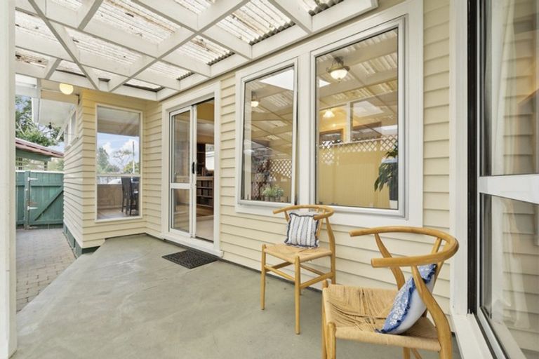 Photo of property in 39 Turakina Street, Merrilands, New Plymouth, 4312