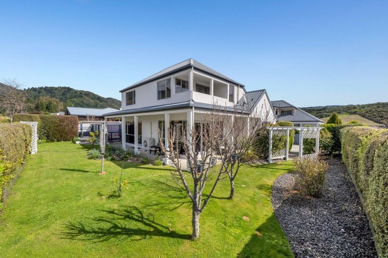 Photo of property in 26 Ranui Street, Waikawa, Picton, 7220