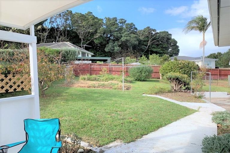 Photo of property in 15 Pikitea Road, Mangere Bridge, Auckland, 2022