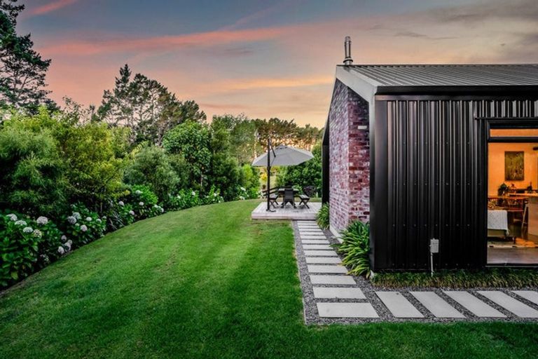 Photo of property in 68 Parrs Road, Hurworth, New Plymouth, 4371