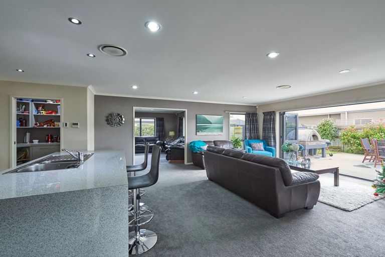 Photo of property in 27 Rodeo Drive, Kelvin Grove, Palmerston North, 4414