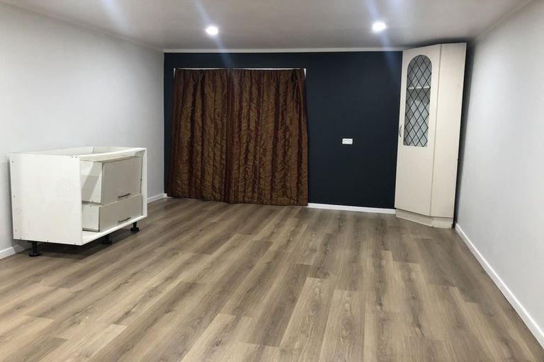 Photo of property in 71 Christmas Road, Manurewa, Auckland, 2102