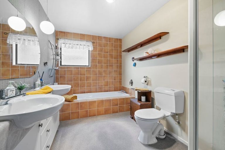 Photo of property in 39 Alec Craig Way, Gulf Harbour, Whangaparaoa, 0930