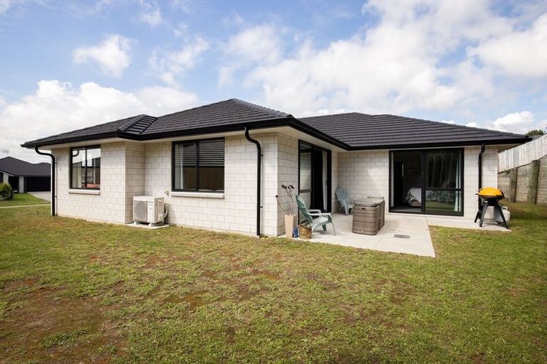 Photo of property in 17 Lakeside Terrace, Omokoroa, 3114