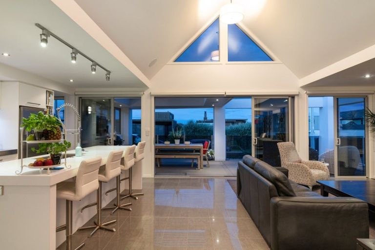 Photo of property in 116 Karewa Parade, Papamoa Beach, Papamoa, 3118