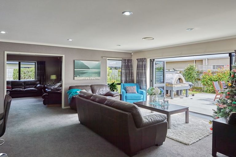 Photo of property in 27 Rodeo Drive, Kelvin Grove, Palmerston North, 4414