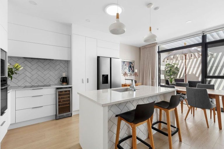 Photo of property in 204/86 Alpha Street, Cambridge, 3434