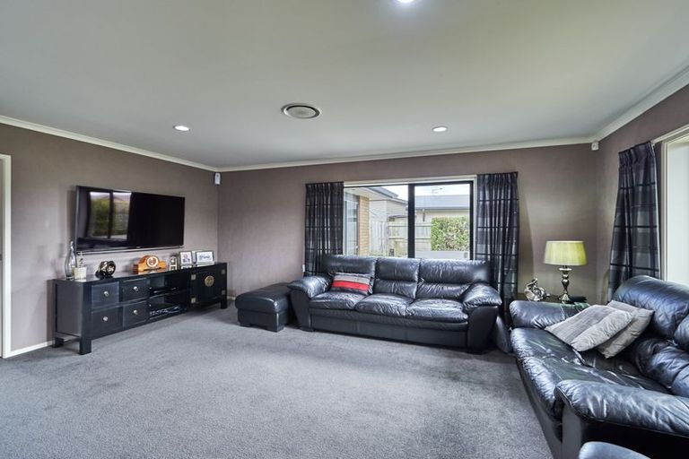 Photo of property in 27 Rodeo Drive, Kelvin Grove, Palmerston North, 4414