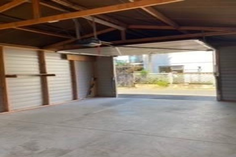 Photo of property in 185 Te Atatu Road, Te Atatu South, Auckland, 0610