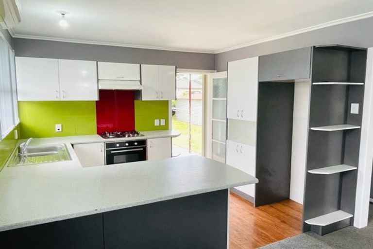 Photo of property in 106 Cobham Crescent, Kelston, Auckland, 0602