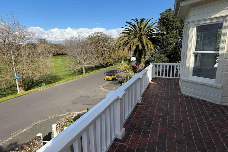Photo of property in 21 Cambridge Terrace, Devonport, Auckland, 0624