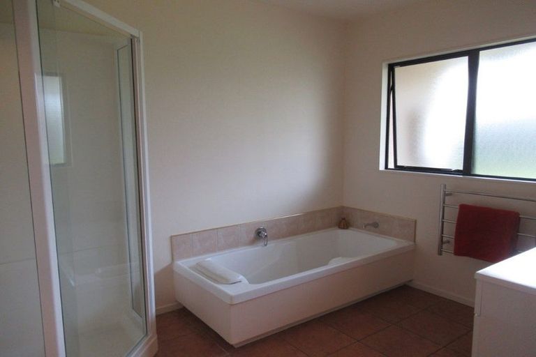 Photo of property in 37 Guildford Drive, Paraparaumu, 5032