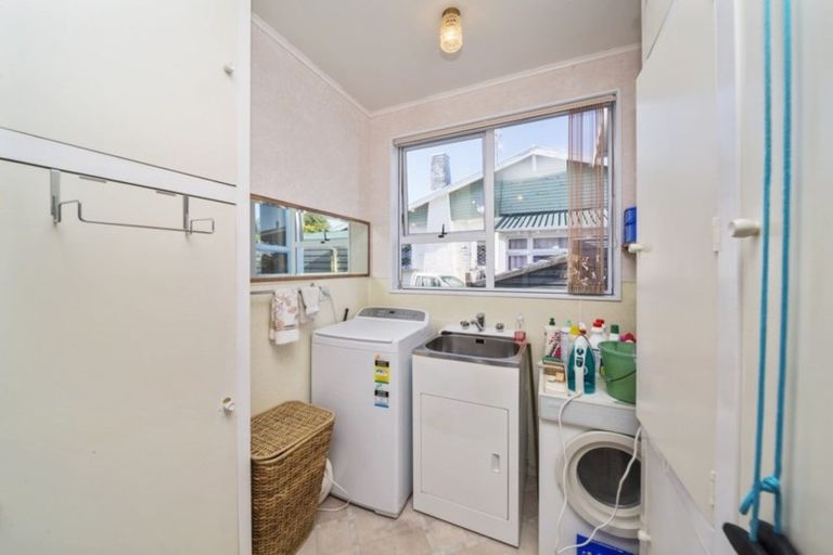 Photo of property in 87 Glover Road, Hawera, 4610